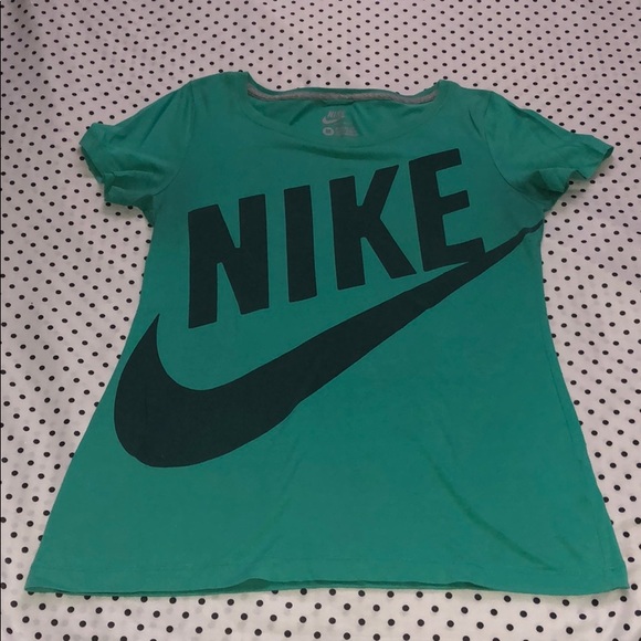 Nike Tops - 4/$30 Nike sportswear top size M